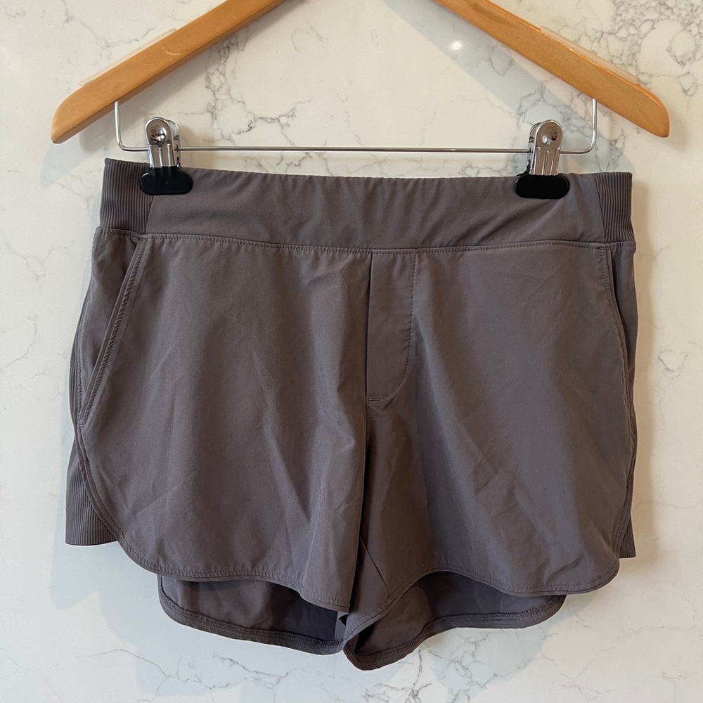 ATHLETA size US 6 shorts. Purple grey color.